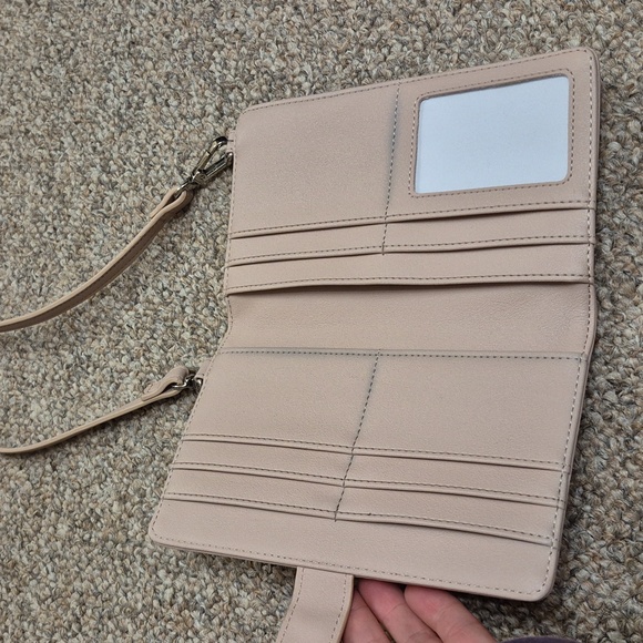 Steve Madden Light Pink Wallet Crossbody Purse EUC - Picture 5 of 10